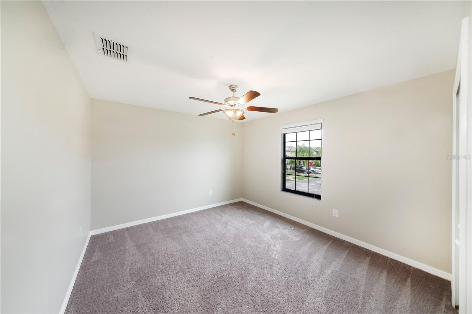 Listing photo id 10 for 10162 Carloway Hills Drive