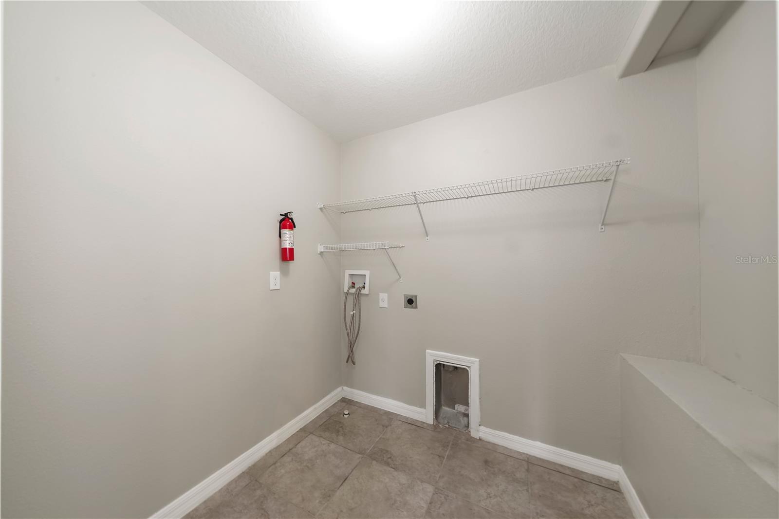 Listing photo id 23 for 10162 Carloway Hills Drive