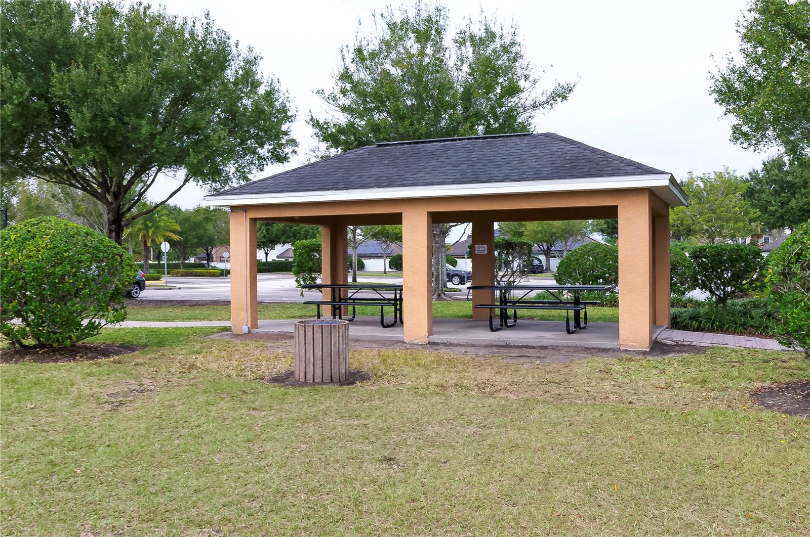 Listing photo id 36 for 10162 Carloway Hills Drive