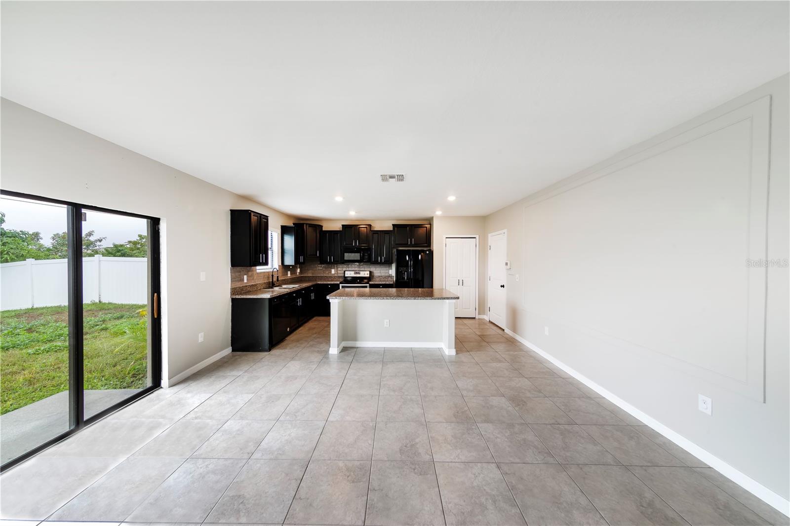 Listing photo id 3 for 10162 Carloway Hills Drive