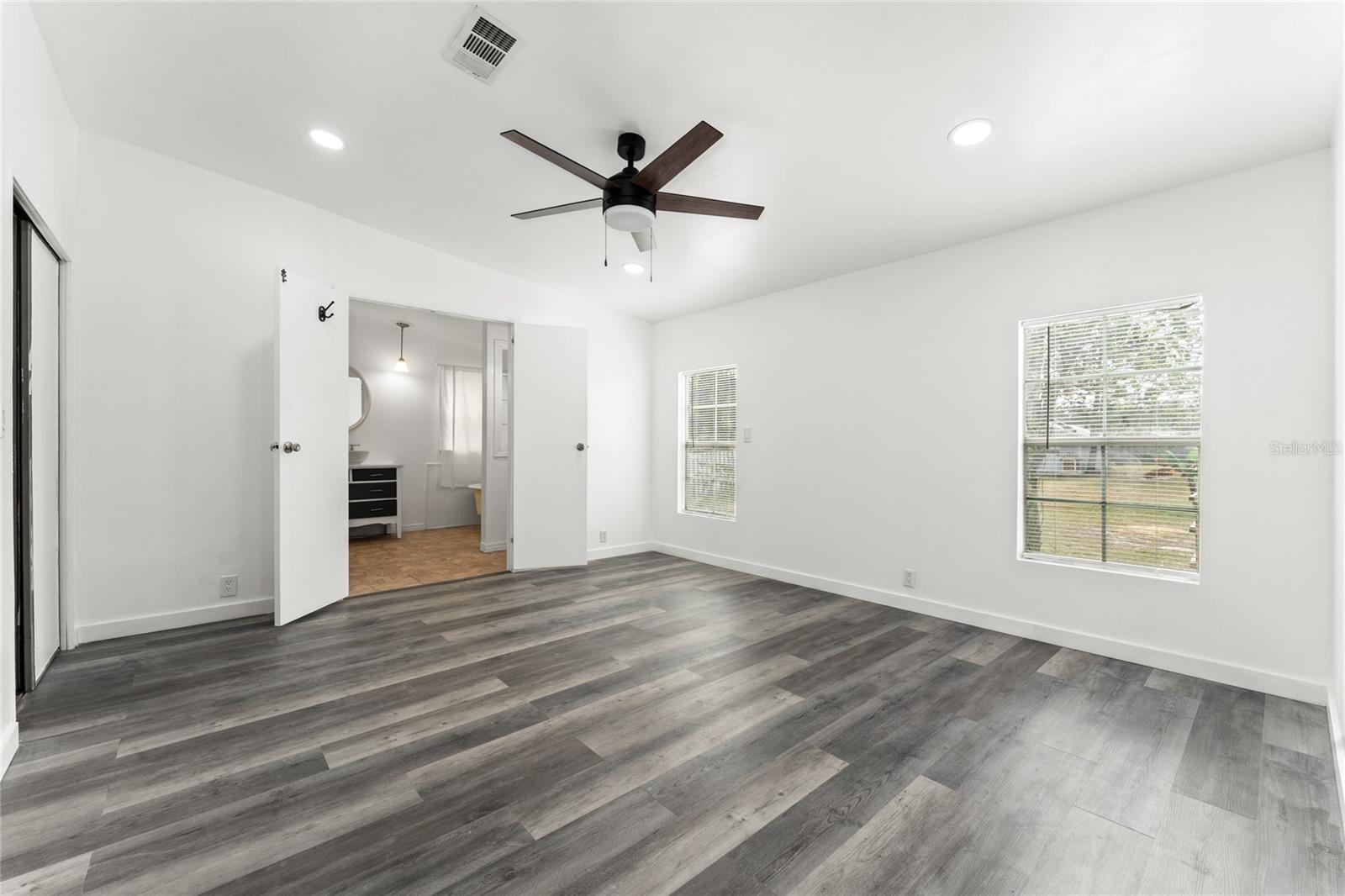 Image 11 of 40 For 213 Bowen Road