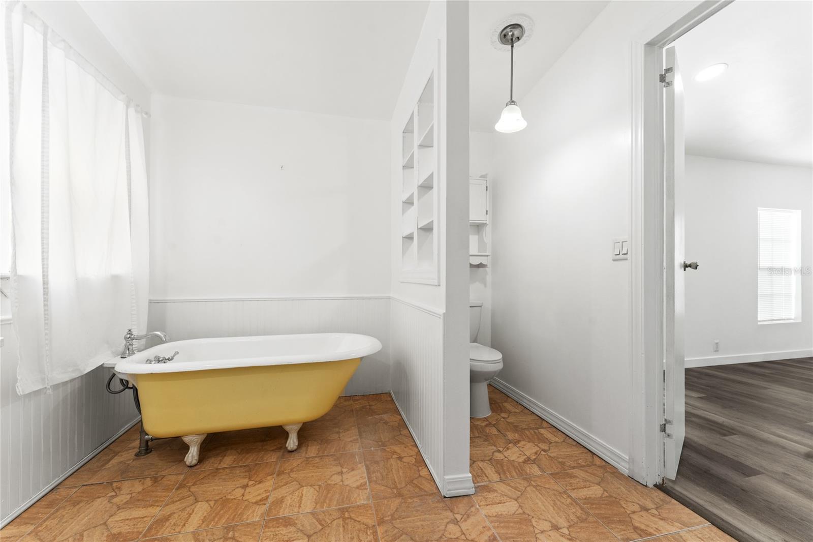 Image 14 of 40 For 213 Bowen Road