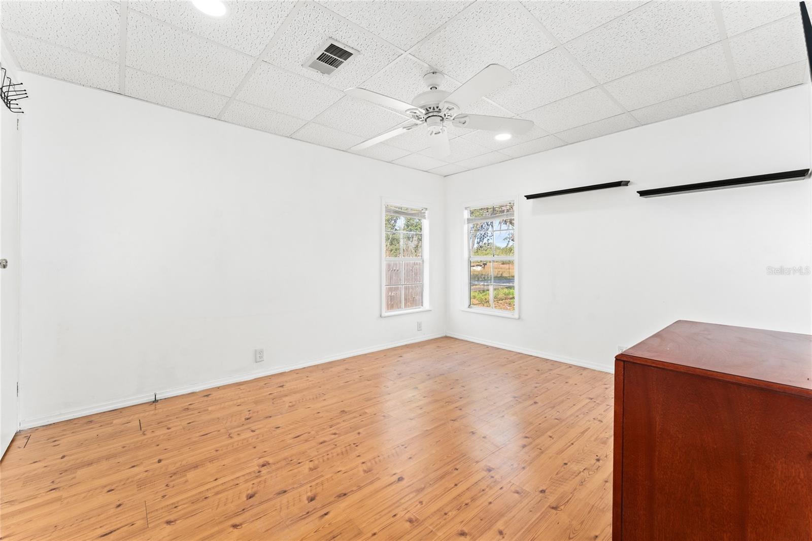 Image 15 of 40 For 213 Bowen Road