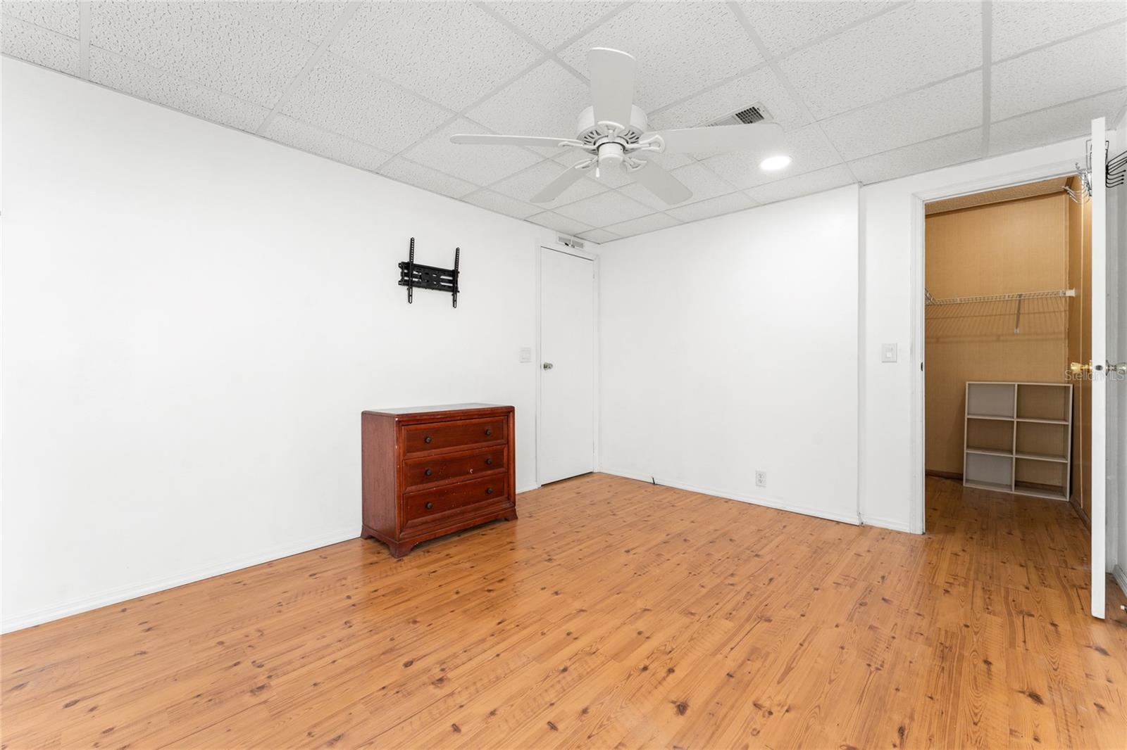 Image 16 of 40 For 213 Bowen Road