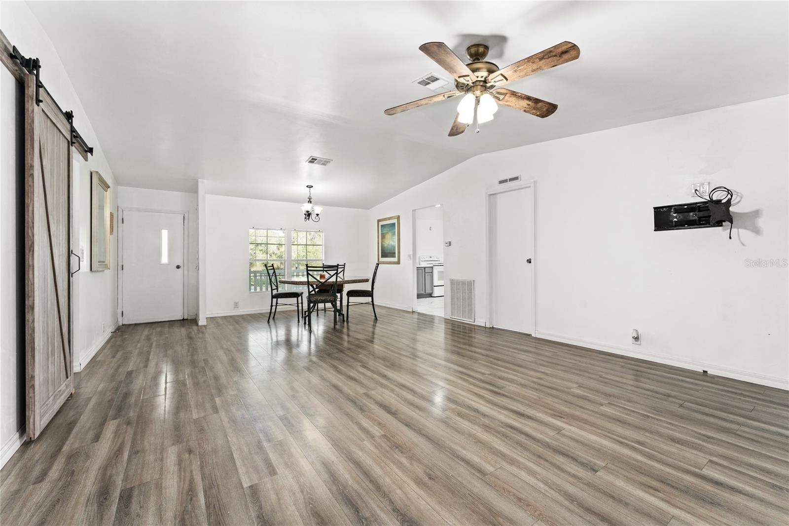 Image 6 of 40 For 213 Bowen Road