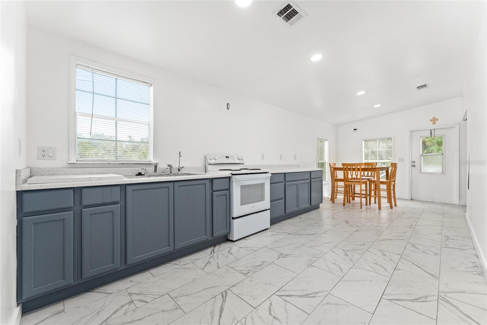 Image 7 of 40 For 213 Bowen Road