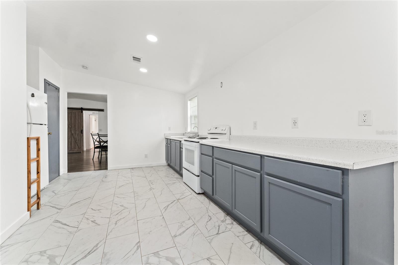 Image 8 of 40 For 213 Bowen Road