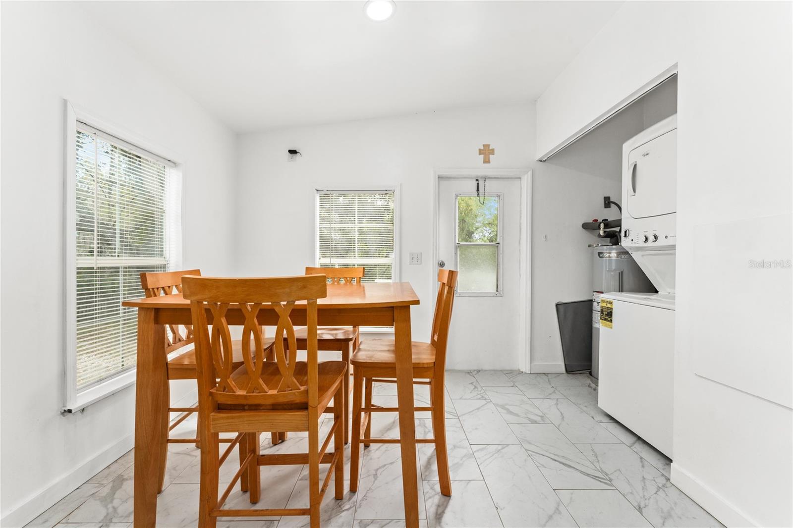 Image 9 of 40 For 213 Bowen Road