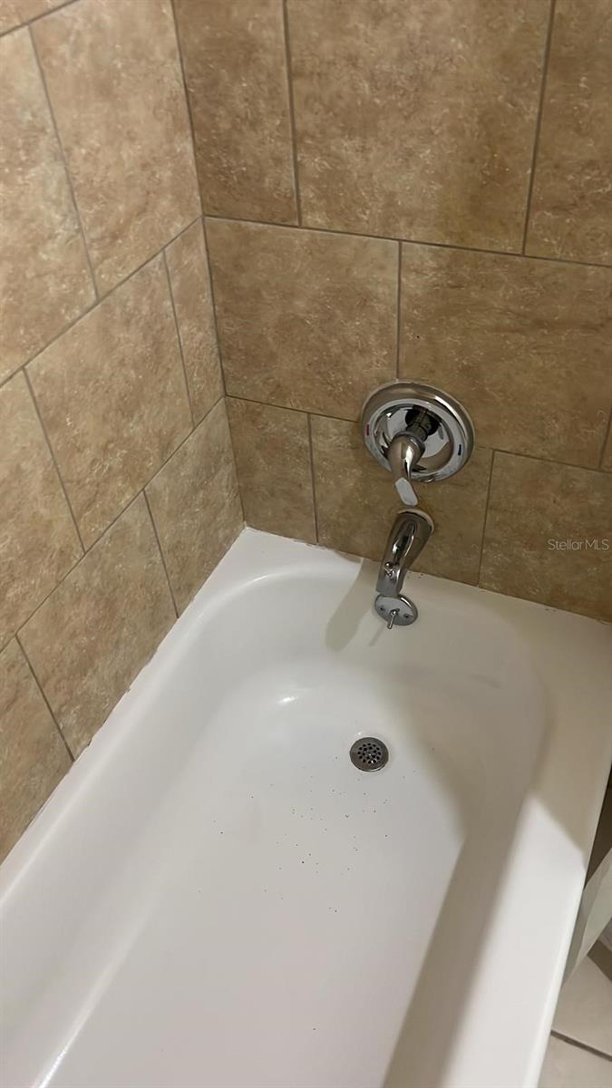 Image 6 of 13 For 953 Monroe Court