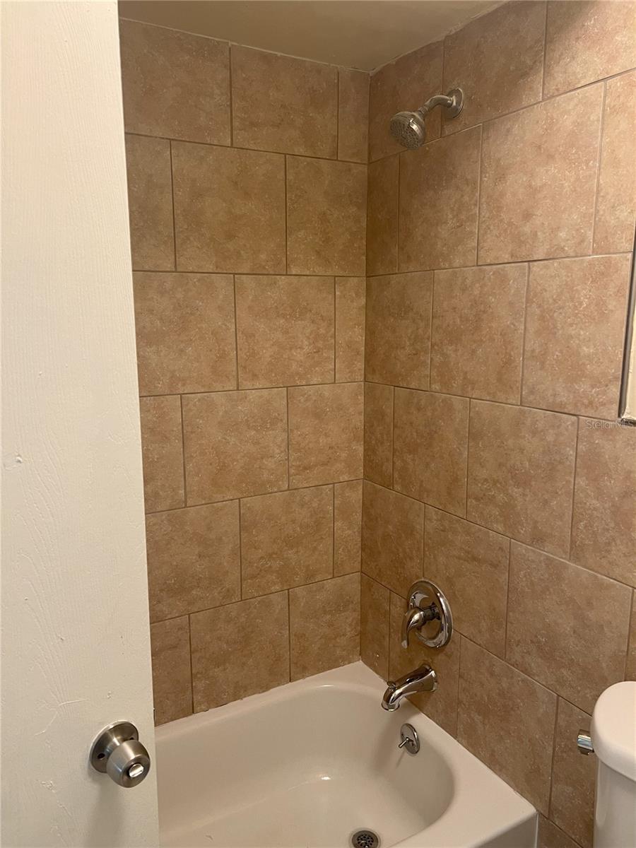 Image 7 of 13 For 953 Monroe Court