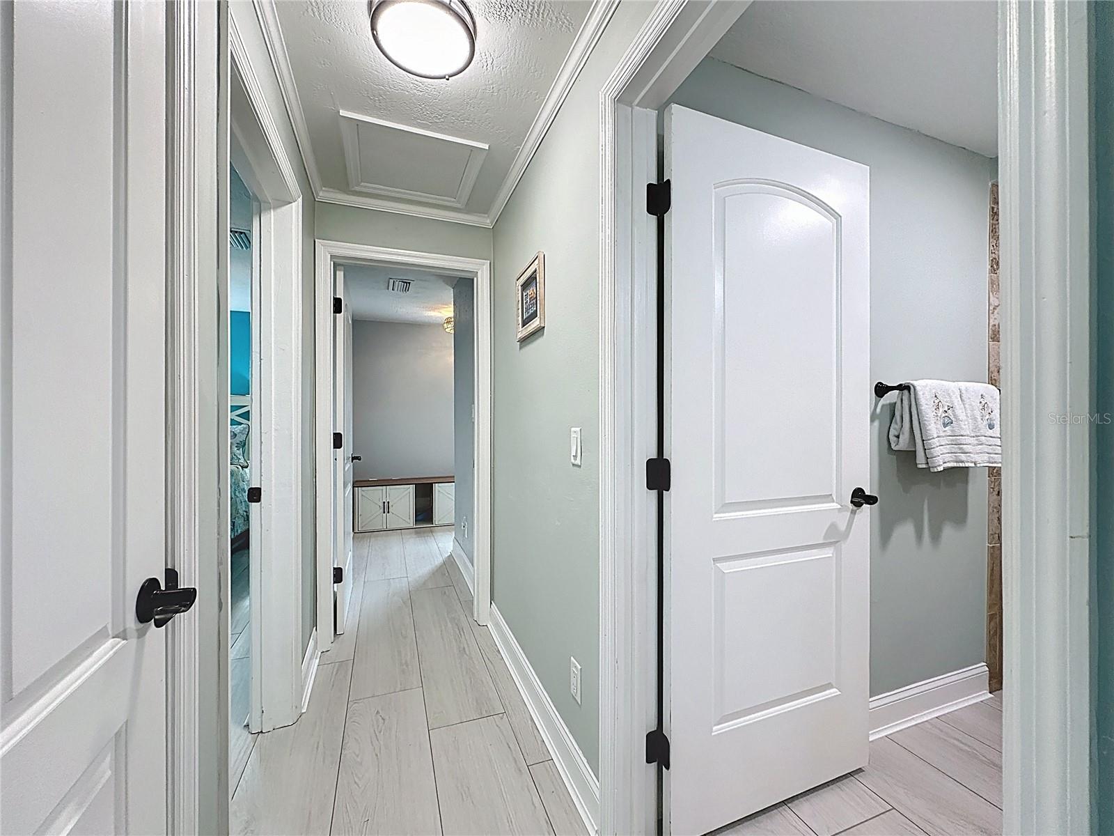 Image 22 of 56 For 414 Oakridge Avenue