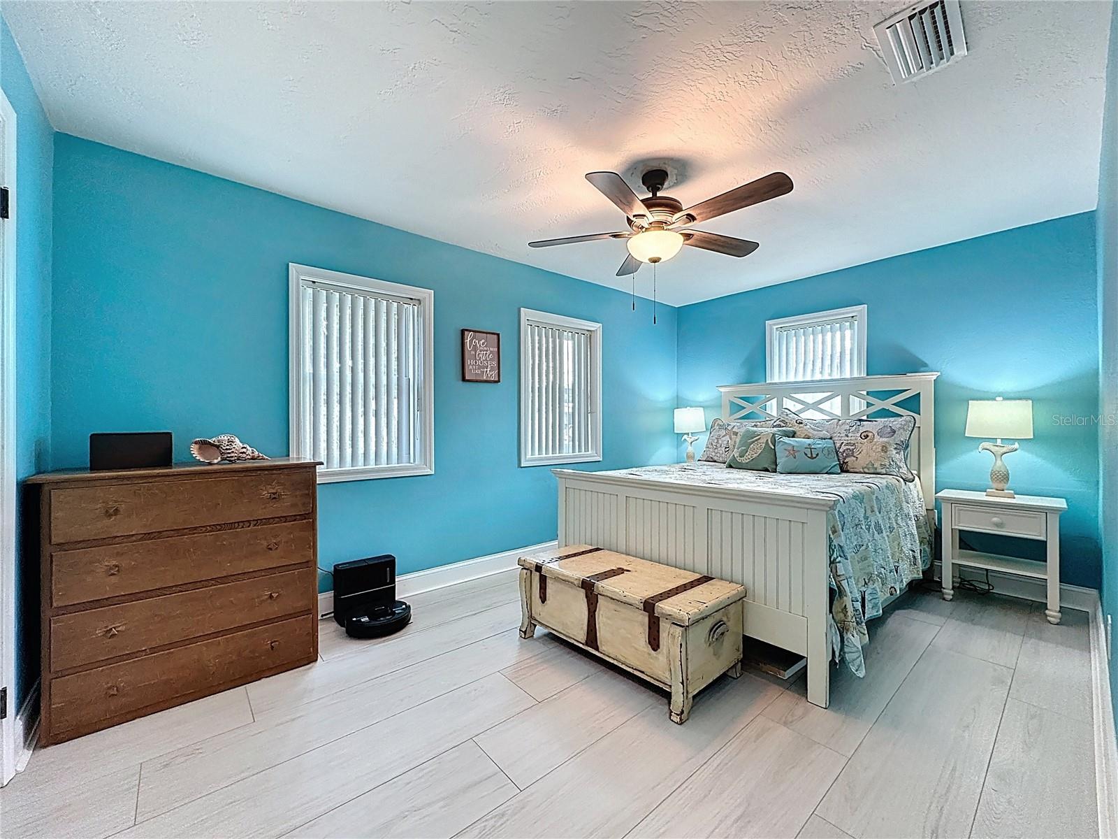 Image 29 of 56 For 414 Oakridge Avenue