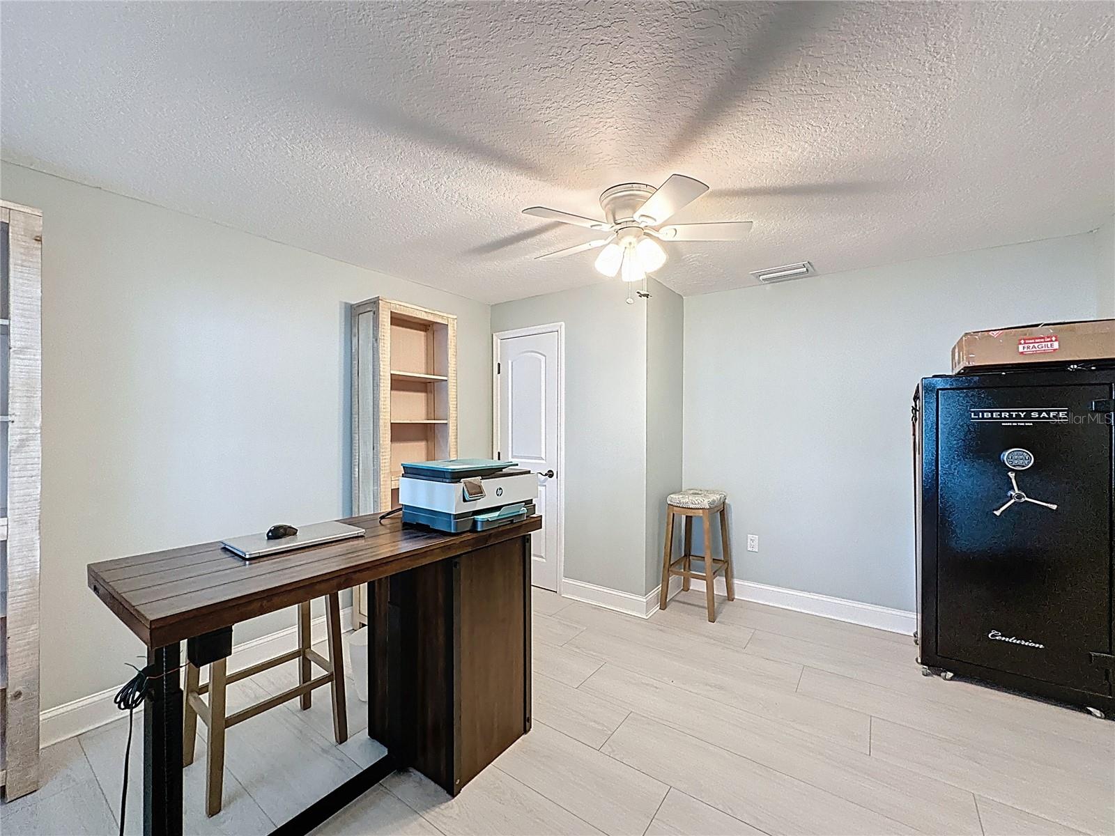 Image 32 of 56 For 414 Oakridge Avenue