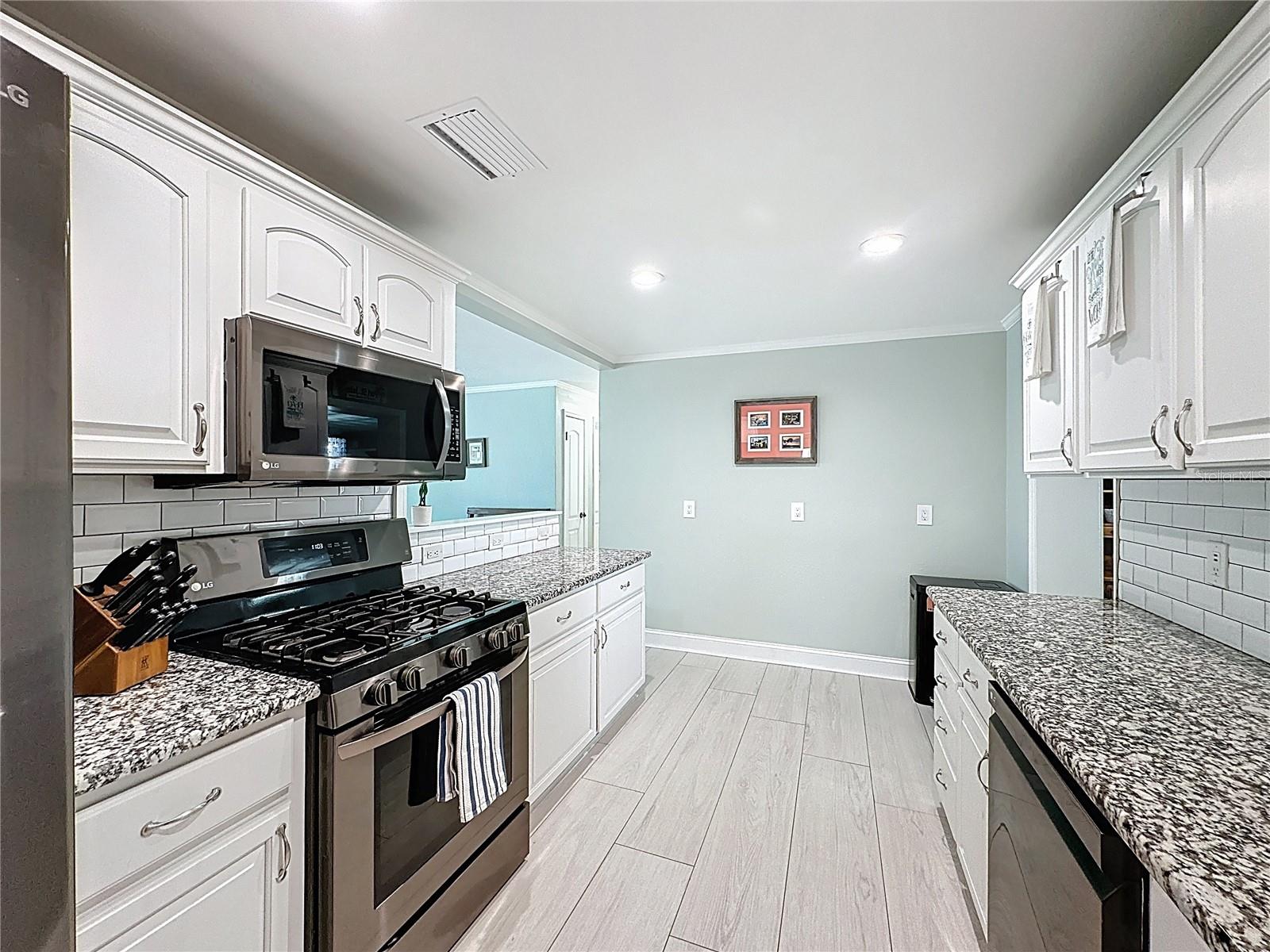 Image 7 of 56 For 414 Oakridge Avenue