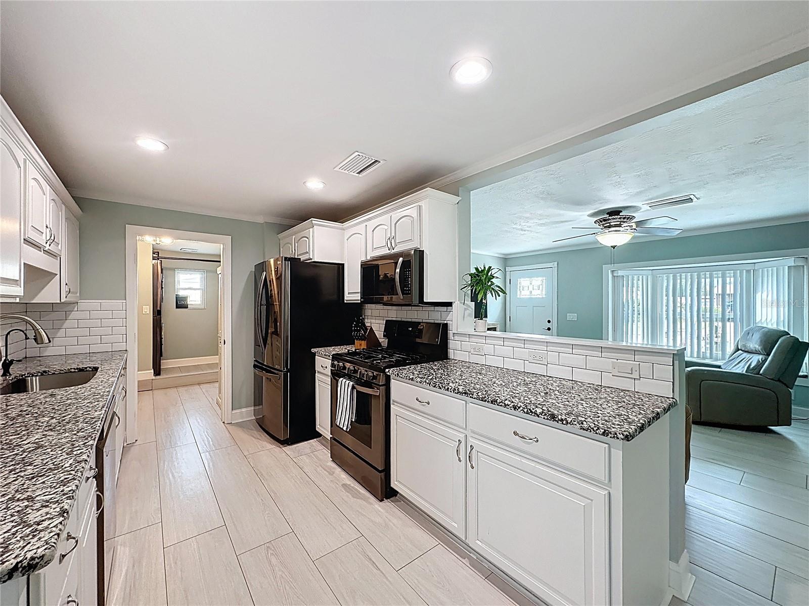 Image 9 of 56 For 414 Oakridge Avenue