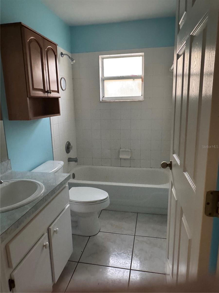 Image 10 of 15 For 405 Arkansas Court