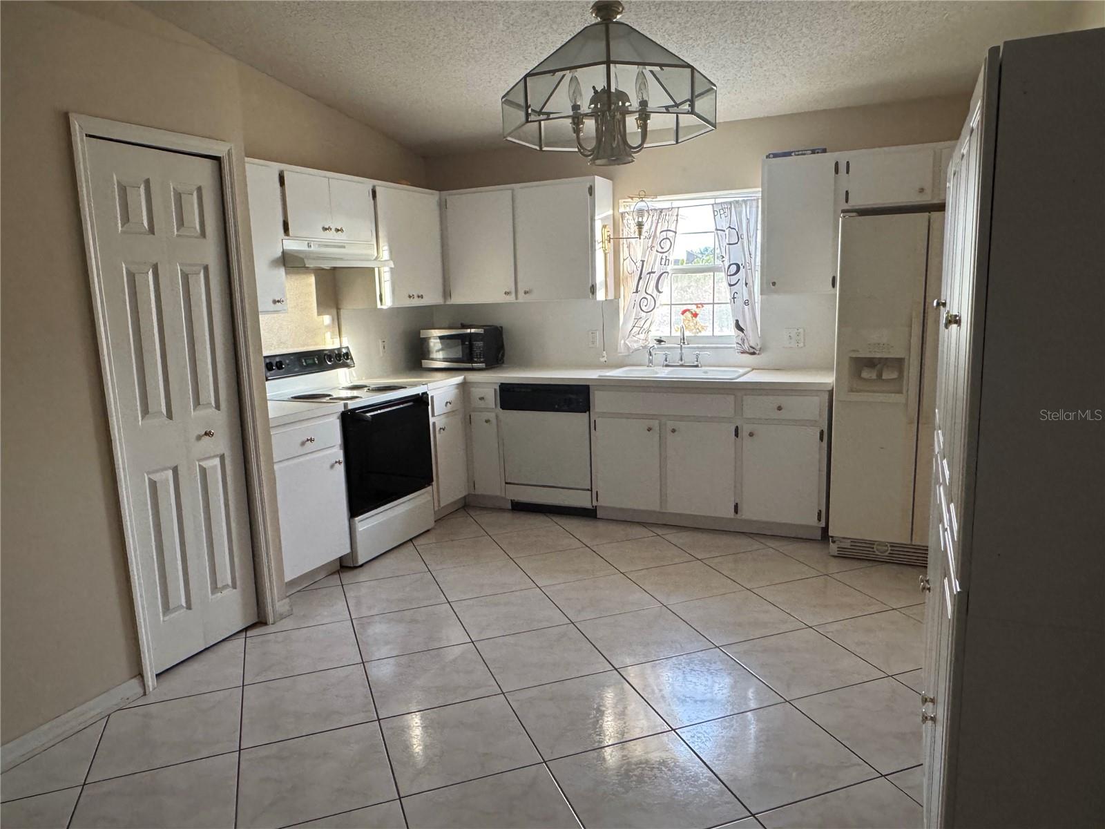 Image 6 of 15 For 405 Arkansas Court