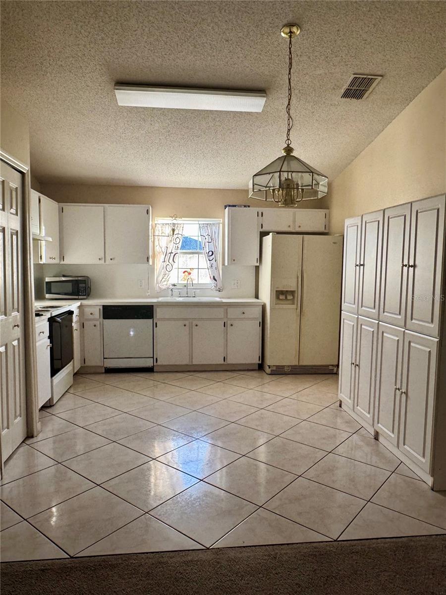 Image 7 of 15 For 405 Arkansas Court