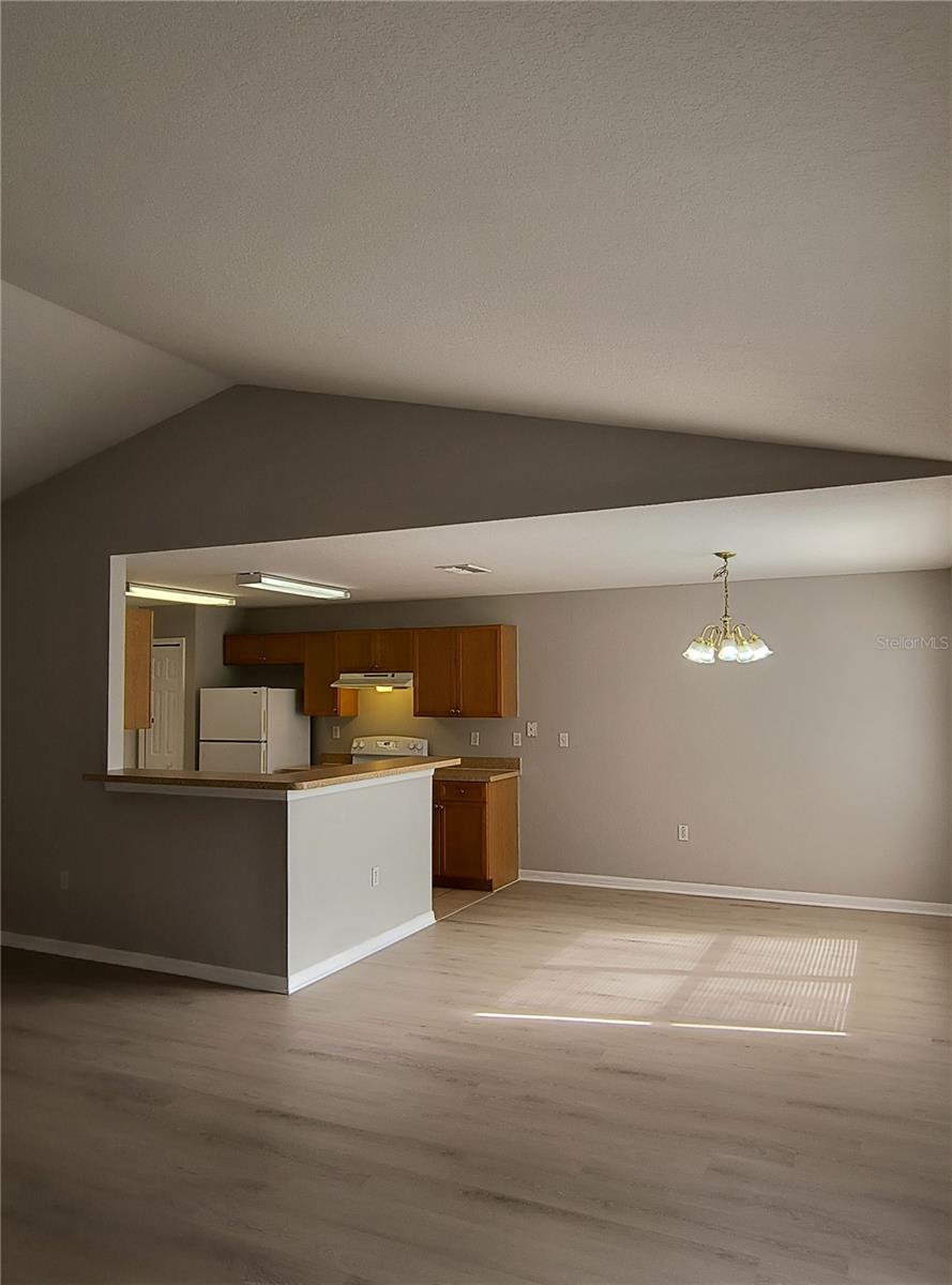 Image 21 of 31 For 320 Puffer Court