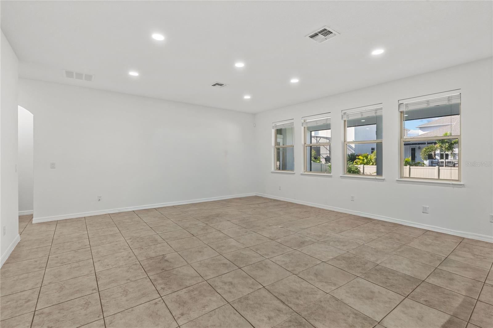 Image 19 of 57 For 14978 Fells Lane