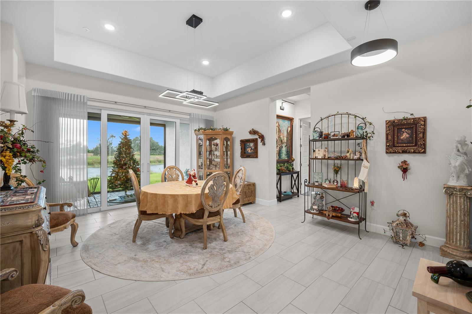 Image 21 of 44 For 193 Hampton Loop