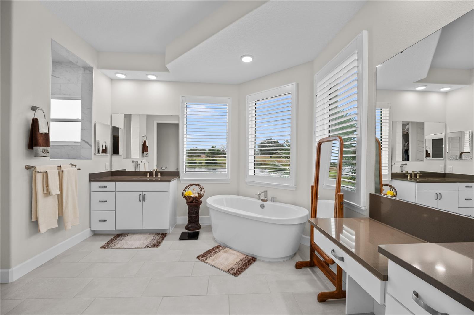 Image 25 of 44 For 193 Hampton Loop