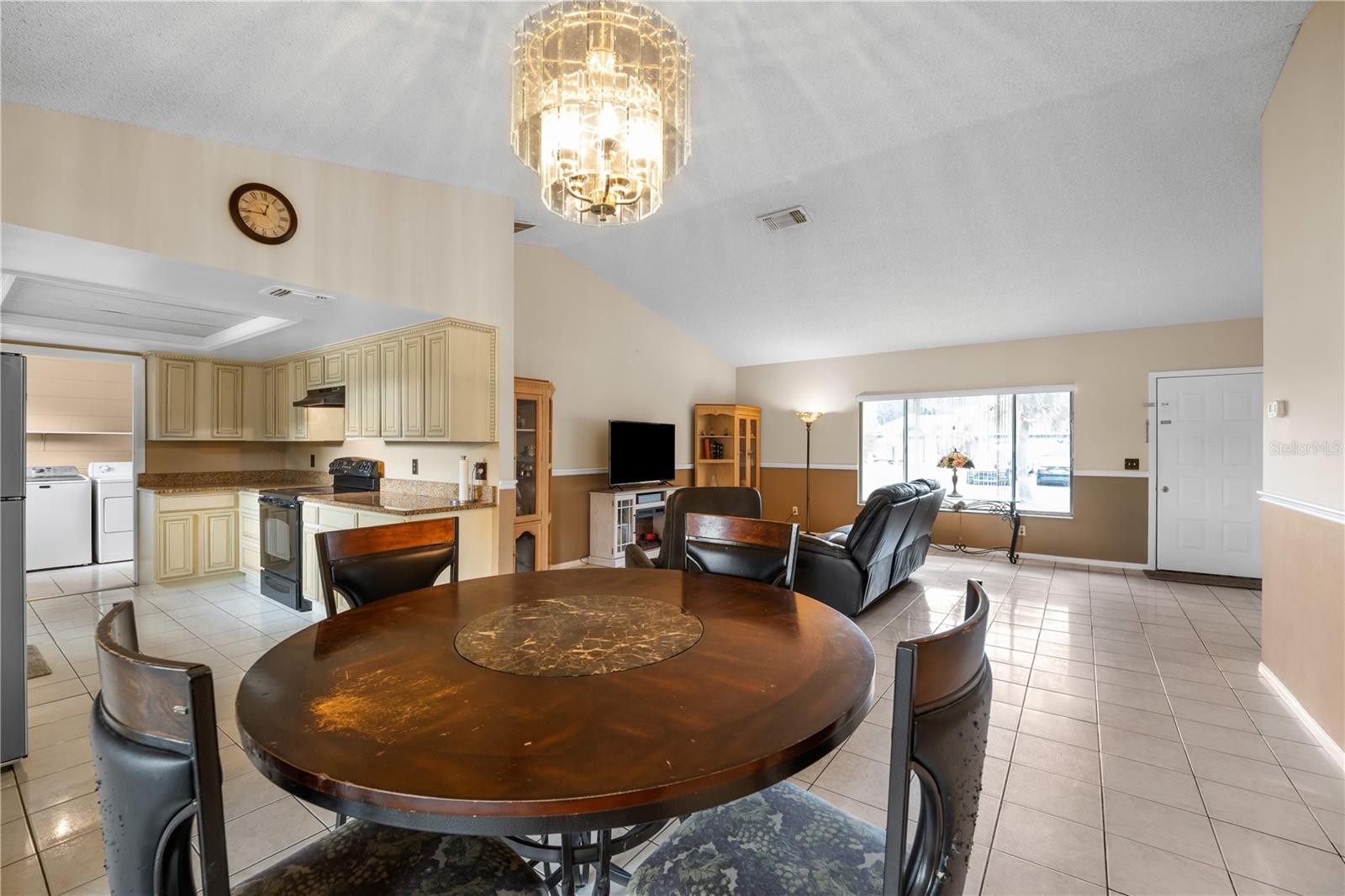 Image 16 of 19 For 128 Hollyhock Court