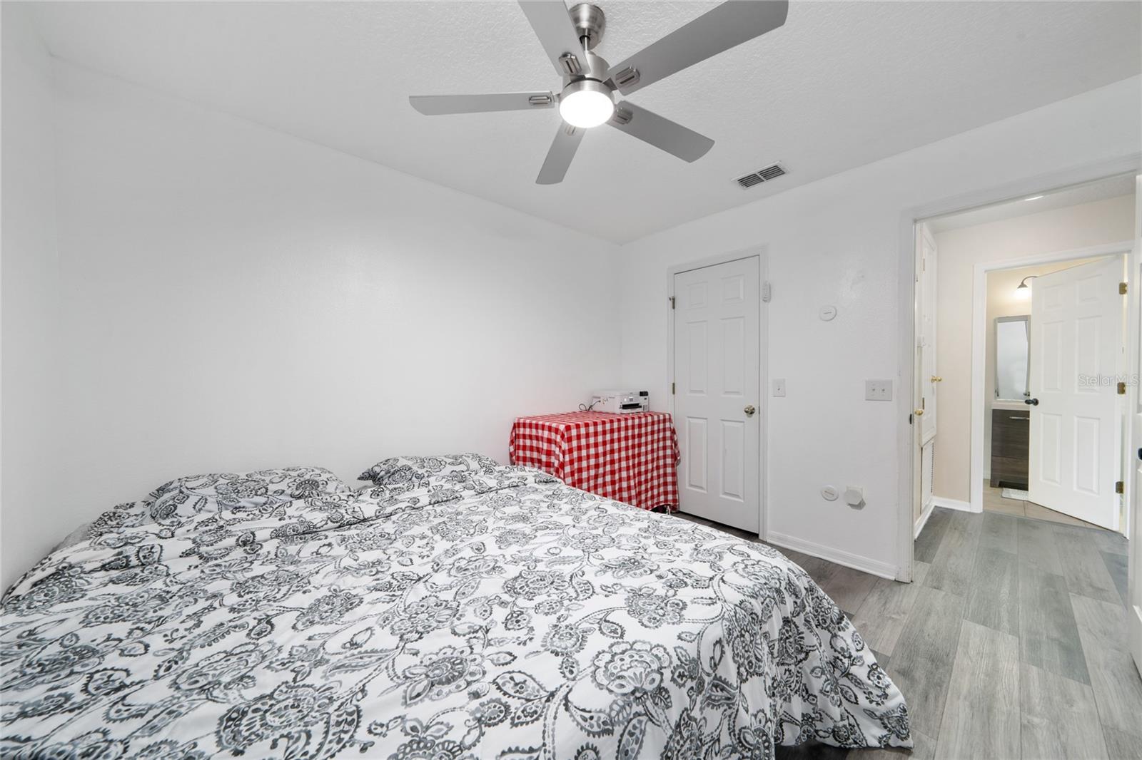 Image 23 of 41 For 3008 Seaview Castle Drive