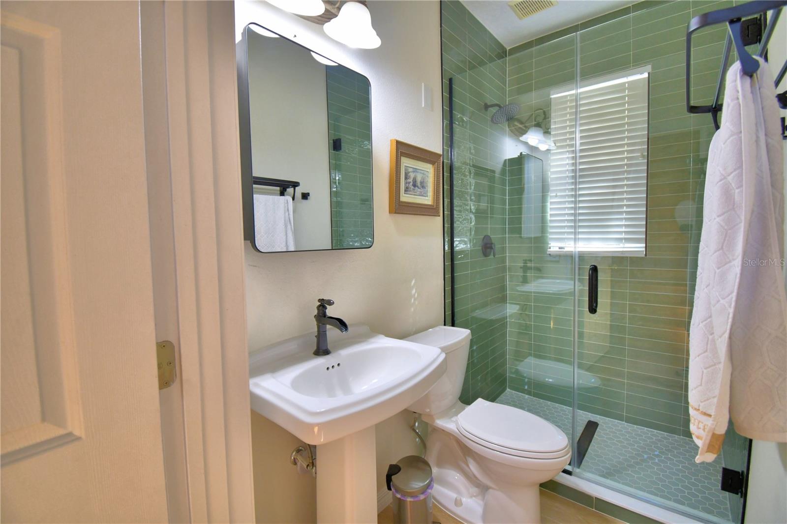 Image 20 of 78 For 908 Yew Court