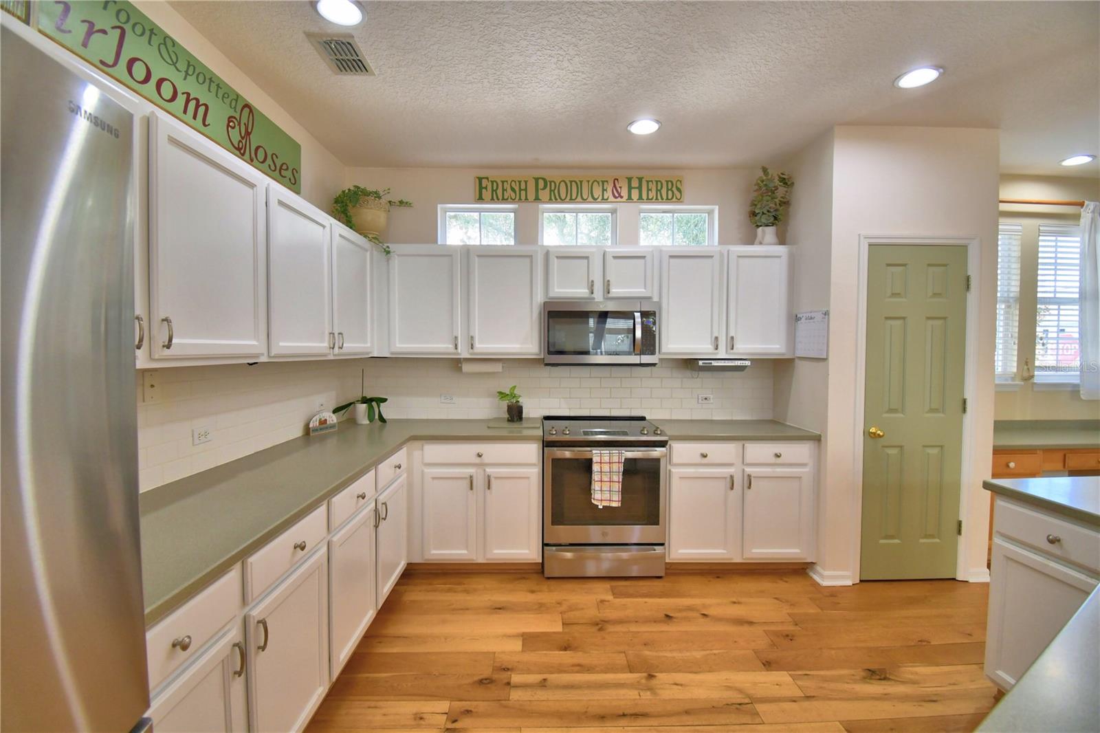 Image 24 of 78 For 908 Yew Court