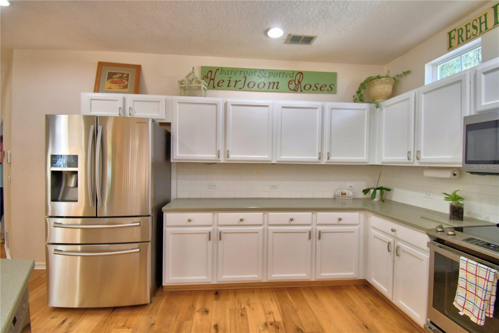 Image 26 of 78 For 908 Yew Court