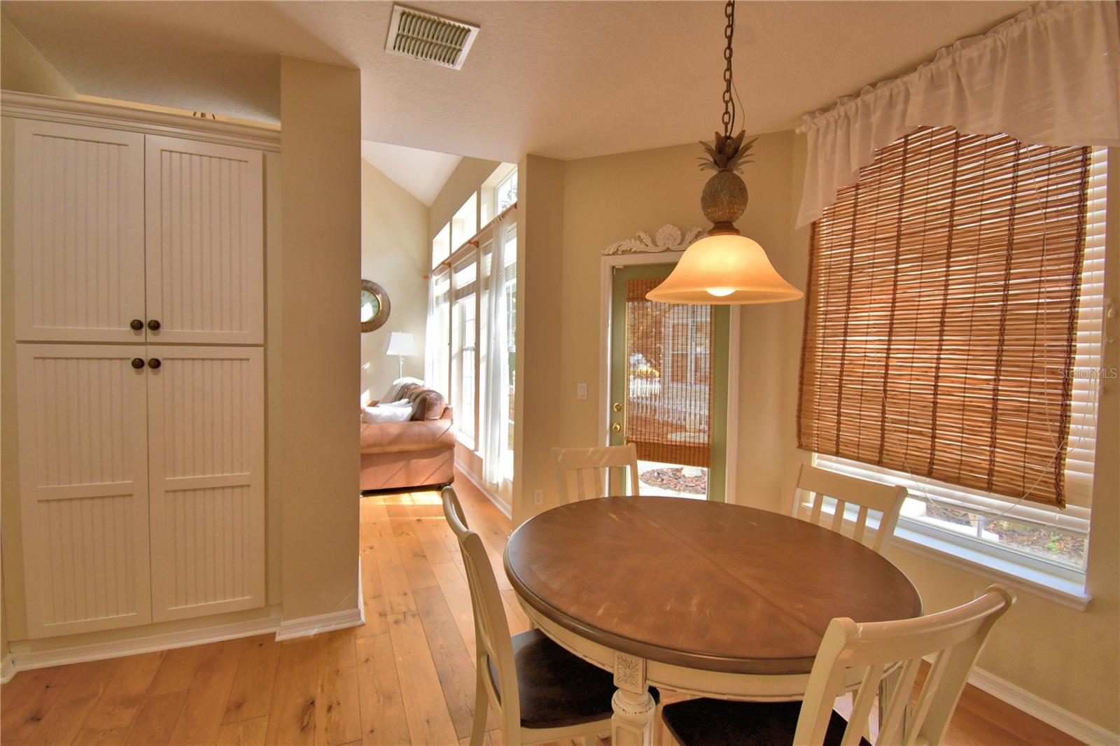 Image 31 of 78 For 908 Yew Court