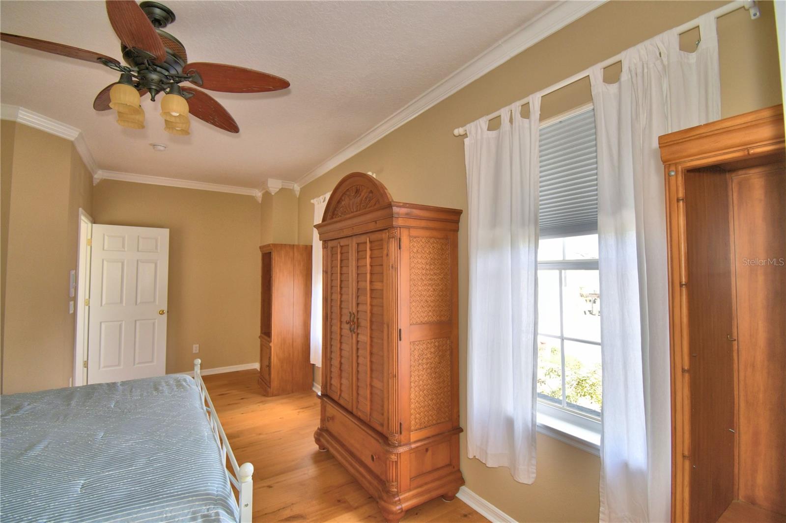 Image 37 of 78 For 908 Yew Court