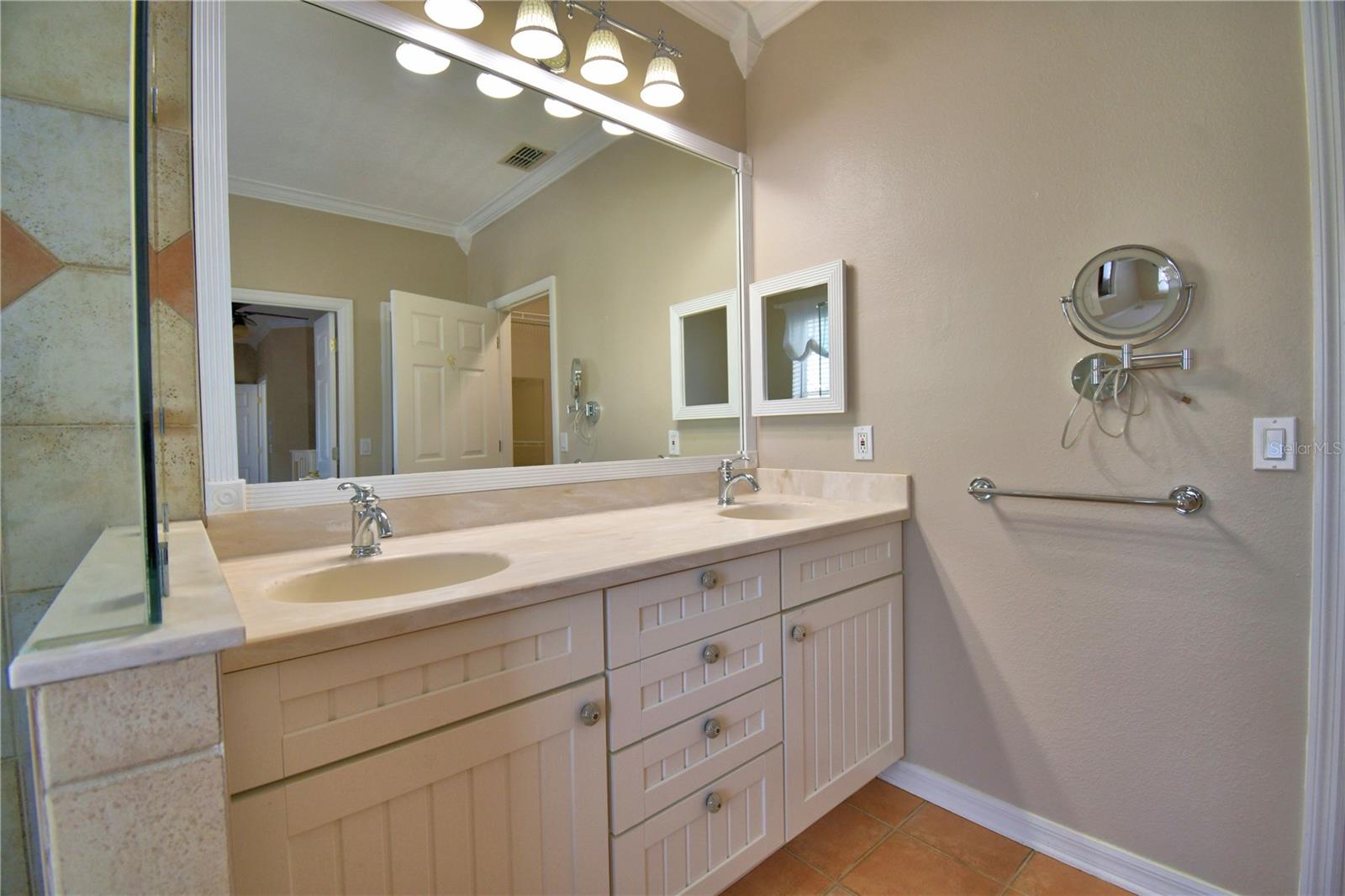 Image 40 of 78 For 908 Yew Court