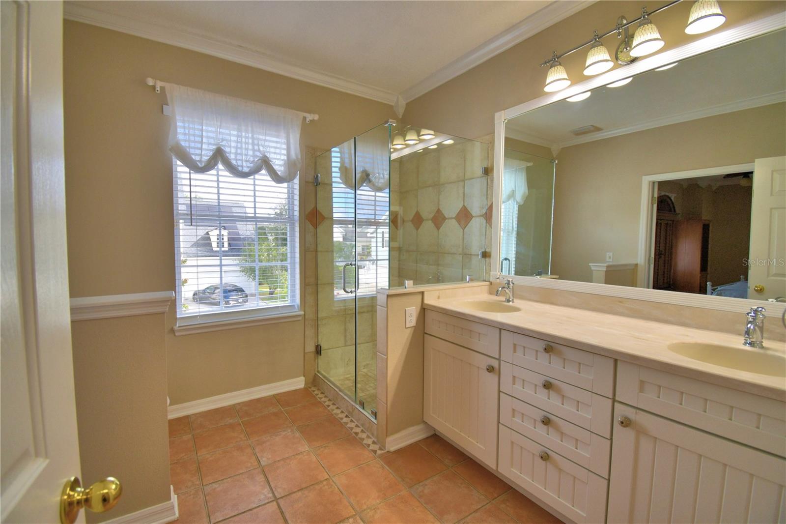 Image 42 of 78 For 908 Yew Court