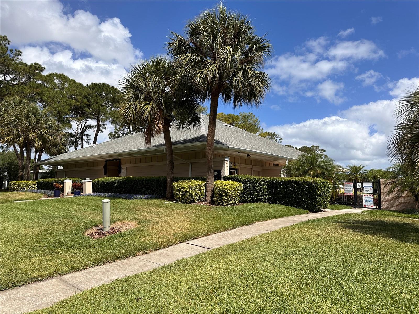 Image 20 of 24 For 6010 Scotchwood Glen 109