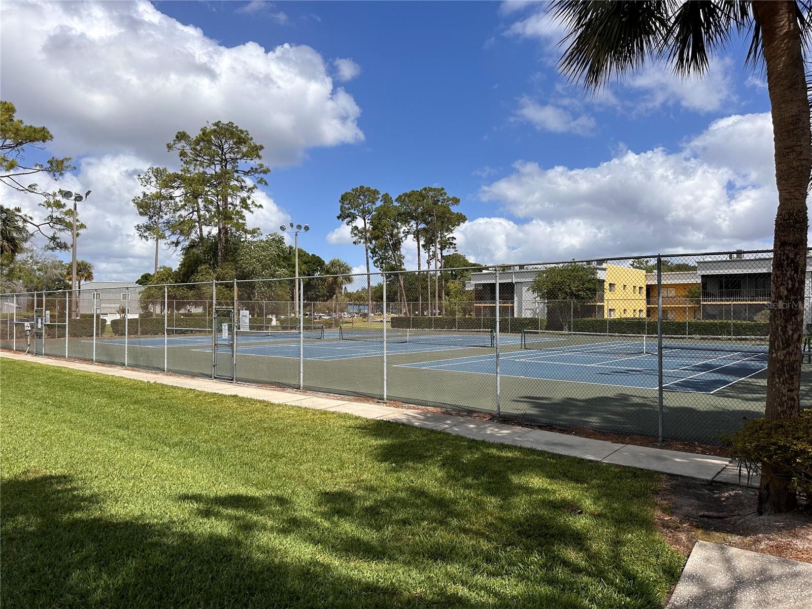 Image 21 of 24 For 6010 Scotchwood Glen 109