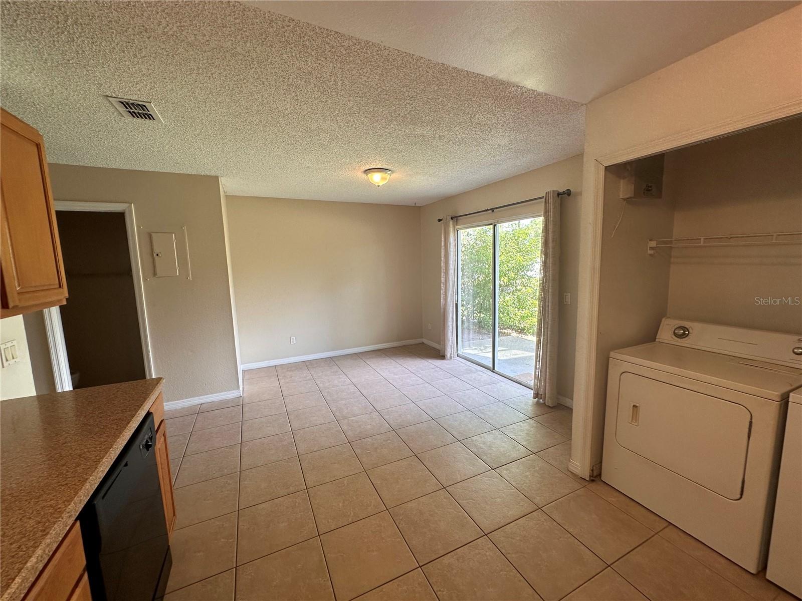 Image 8 of 24 For 6010 Scotchwood Glen 109