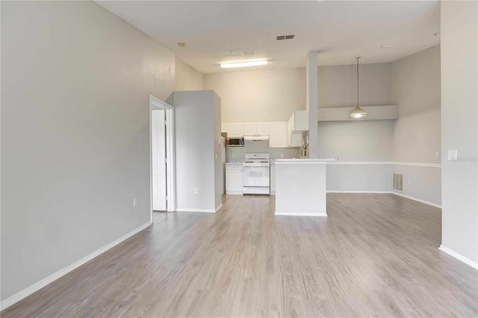 Image 24 of 76 For 3343 Kirkman Road 733