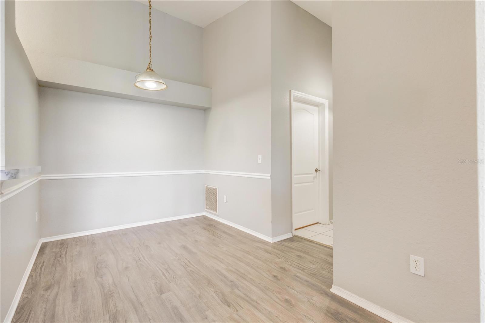 Image 5 of 76 For 3343 Kirkman Road 733