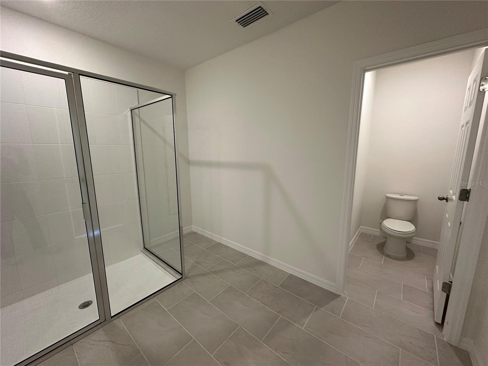 Listing photo id 13 for 5140 Springrise Drive