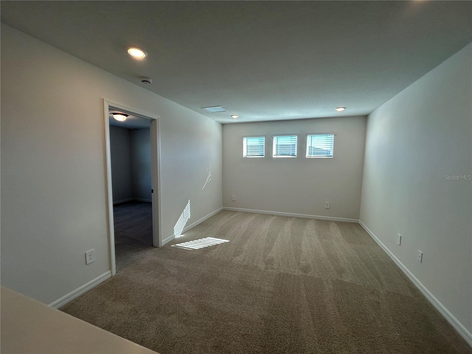 Listing photo id 14 for 5140 Springrise Drive