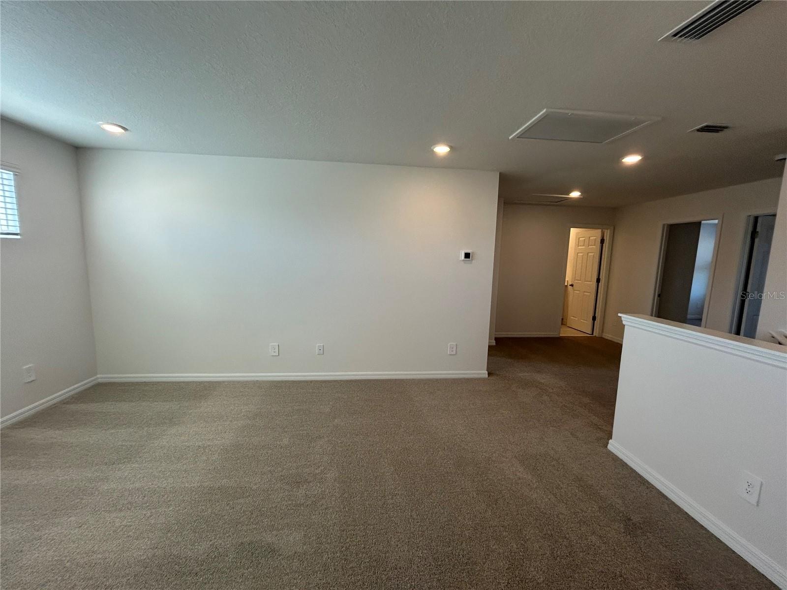 Listing photo id 16 for 5140 Springrise Drive