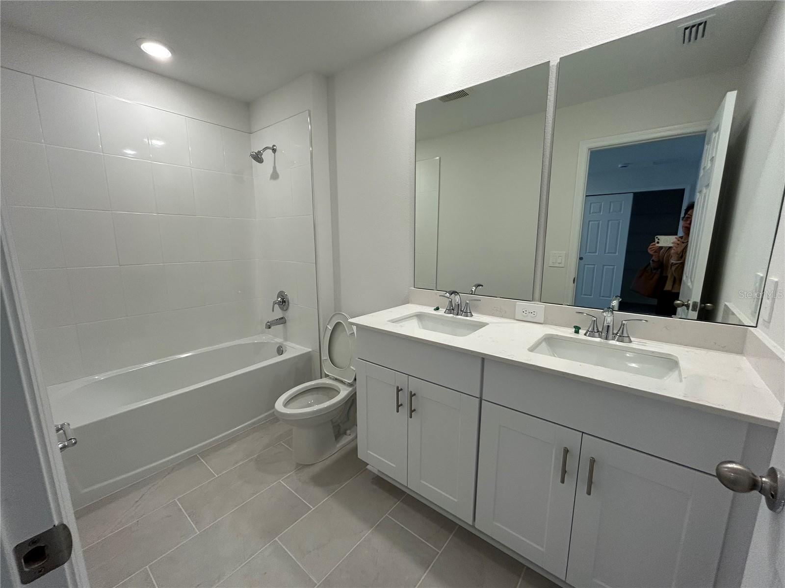 Listing photo id 24 for 5140 Springrise Drive