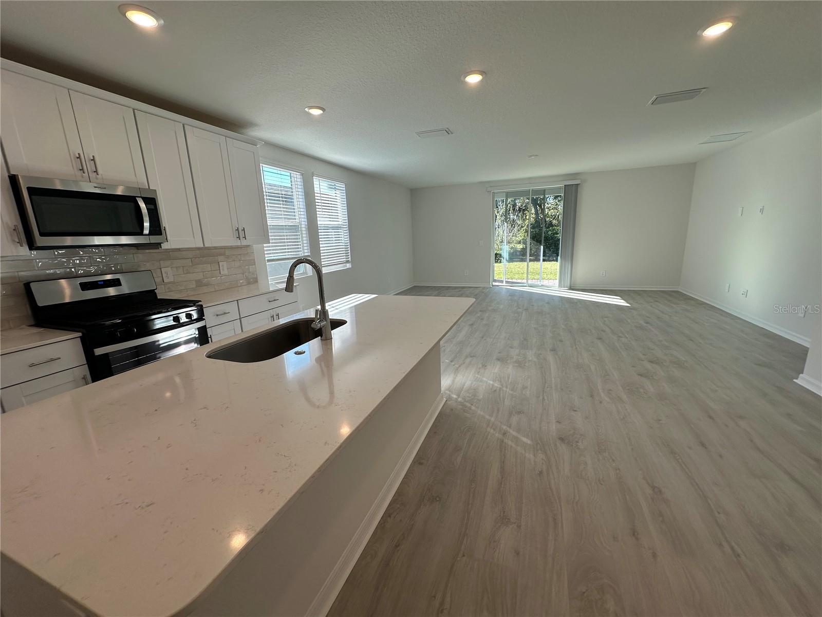 Listing photo id 2 for 5140 Springrise Drive