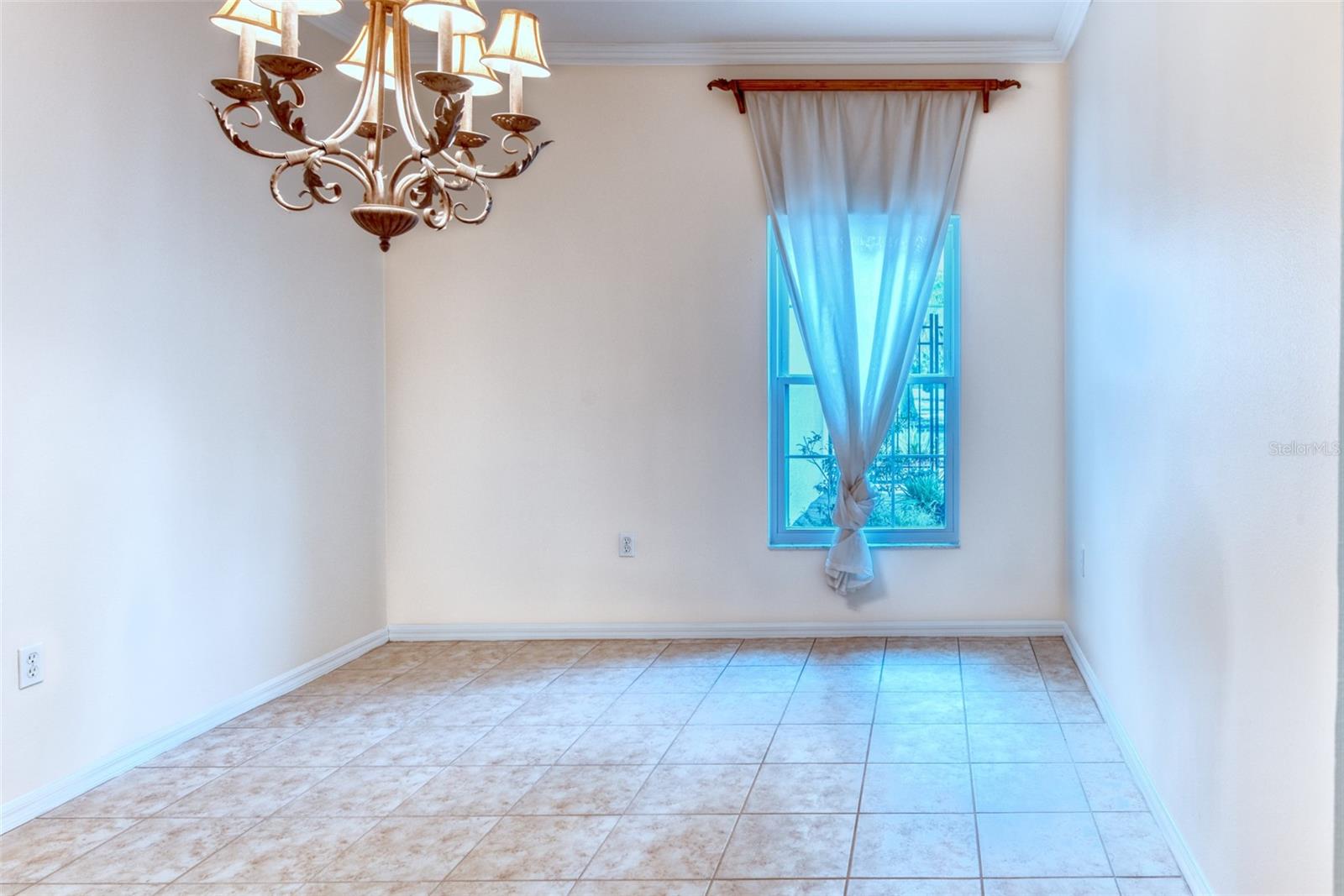 Image 12 of 62 For 325 Balboa Drive