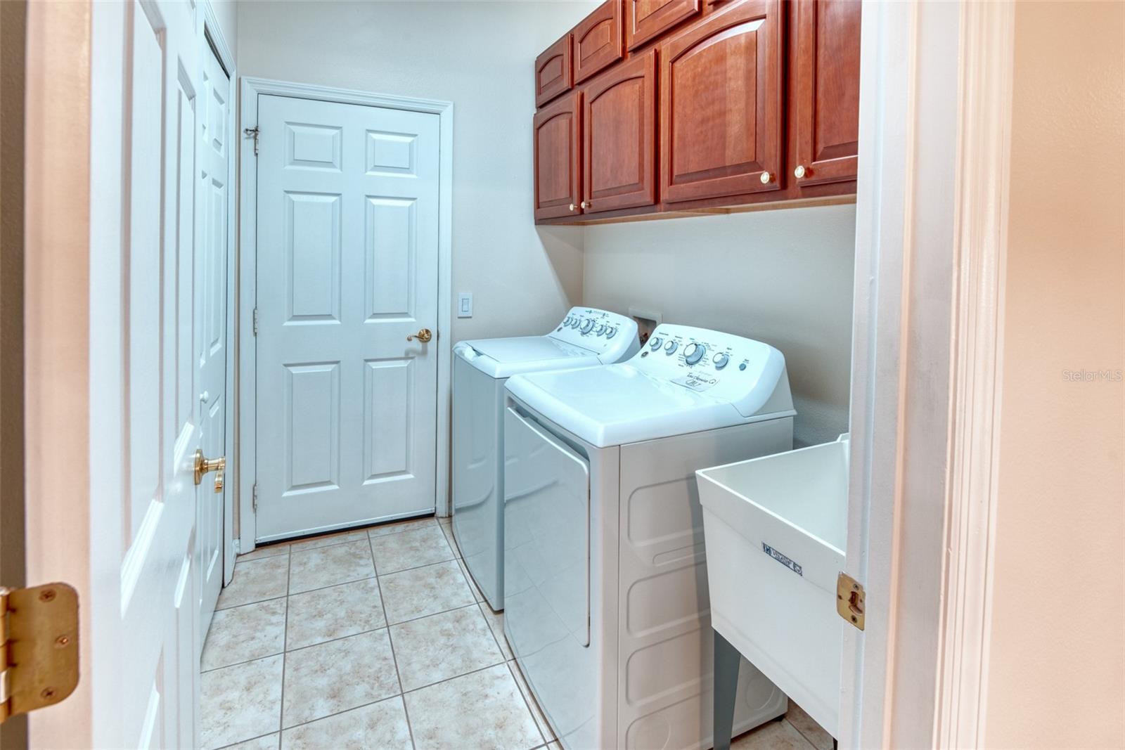 Image 20 of 62 For 325 Balboa Drive