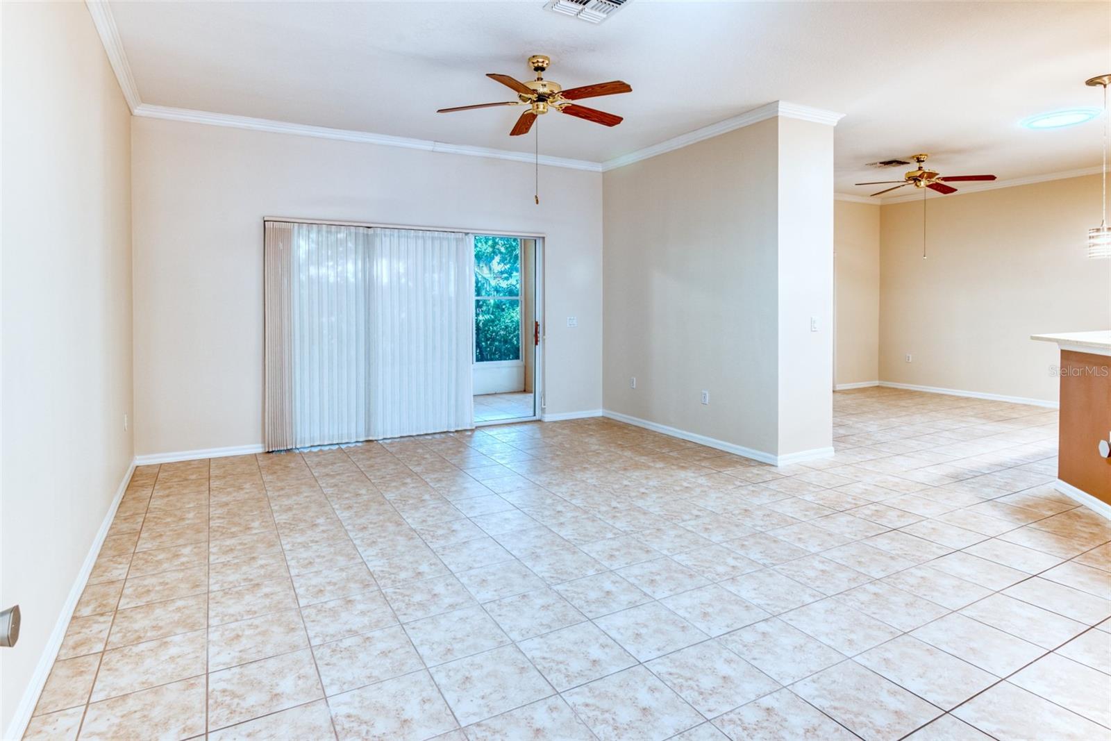 Image 9 of 62 For 325 Balboa Drive