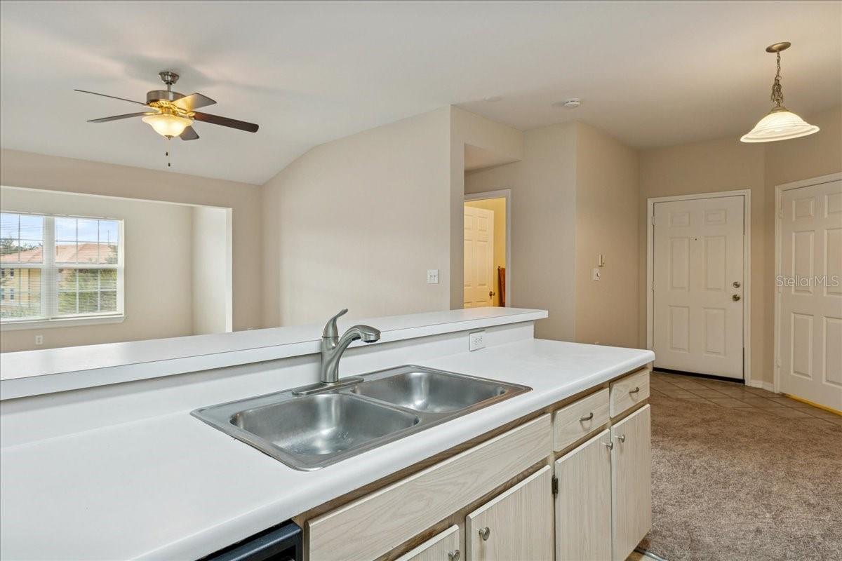 Image 11 of 44 For 5451 Vineland Road 2305