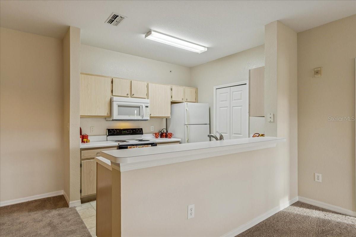 Image 12 of 44 For 5451 Vineland Road 2305